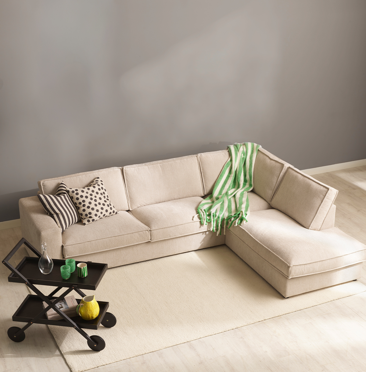 Beige soffa med öppet avslut