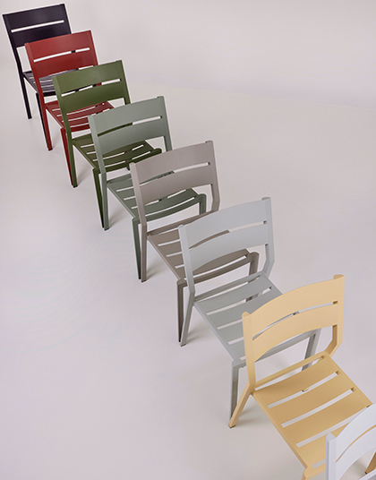 Utestol i olika färger