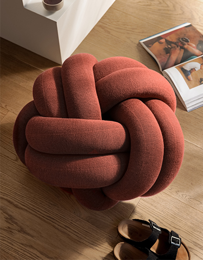 Rostfärgad sittpuff Knot Design House Stockholm