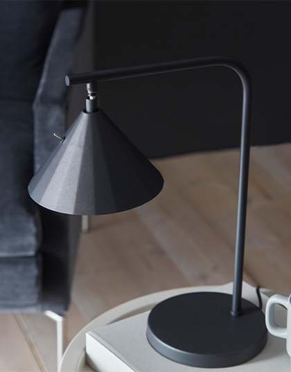 Svart bordslampa