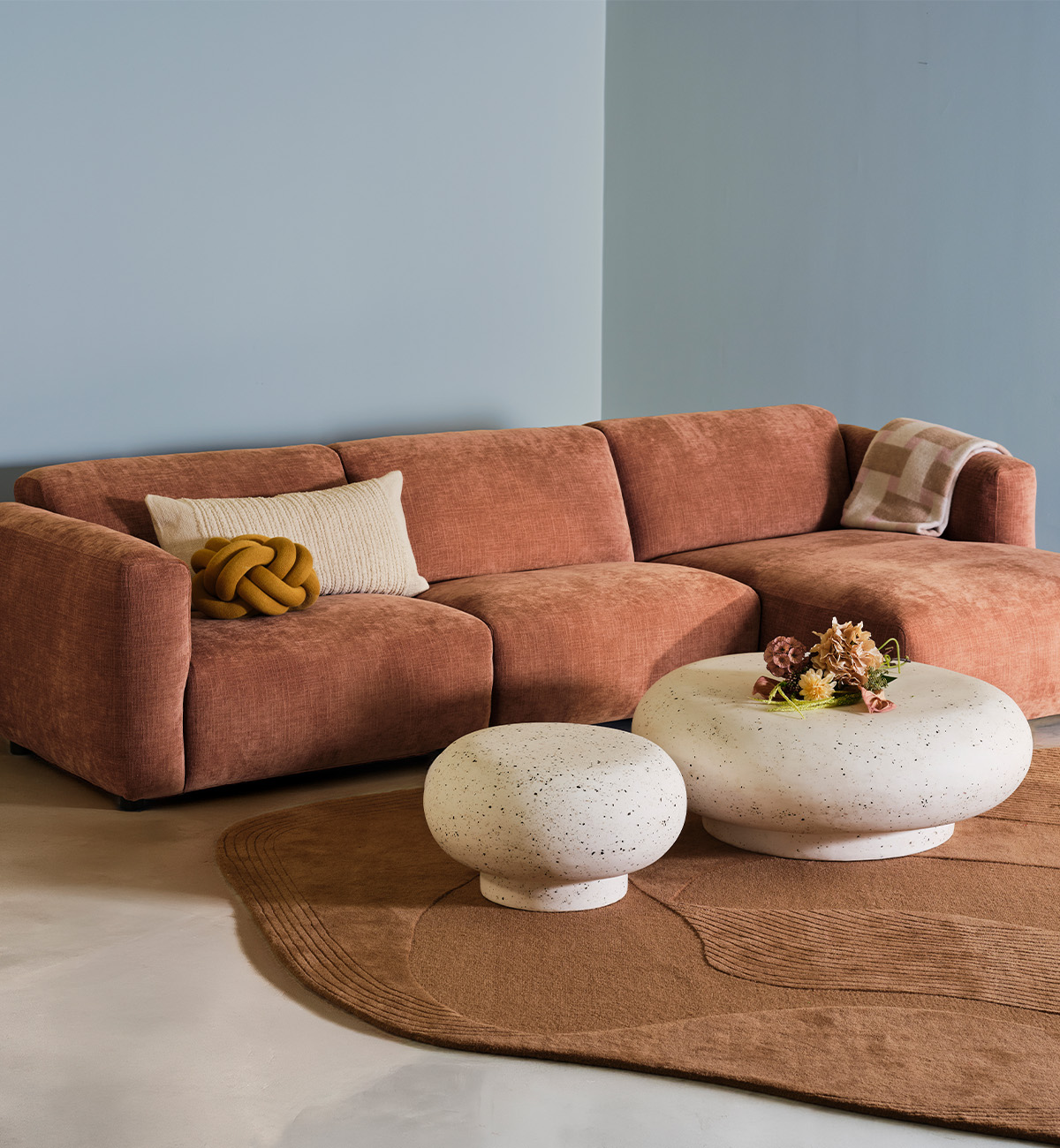 Rosa soffa med divan 