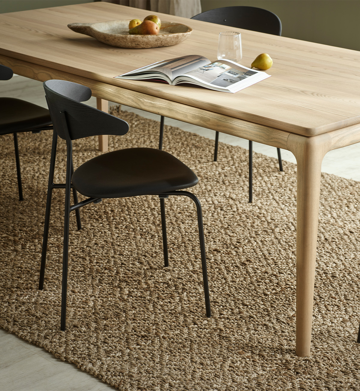 Ljust matbord i massiv ek från Kristensen