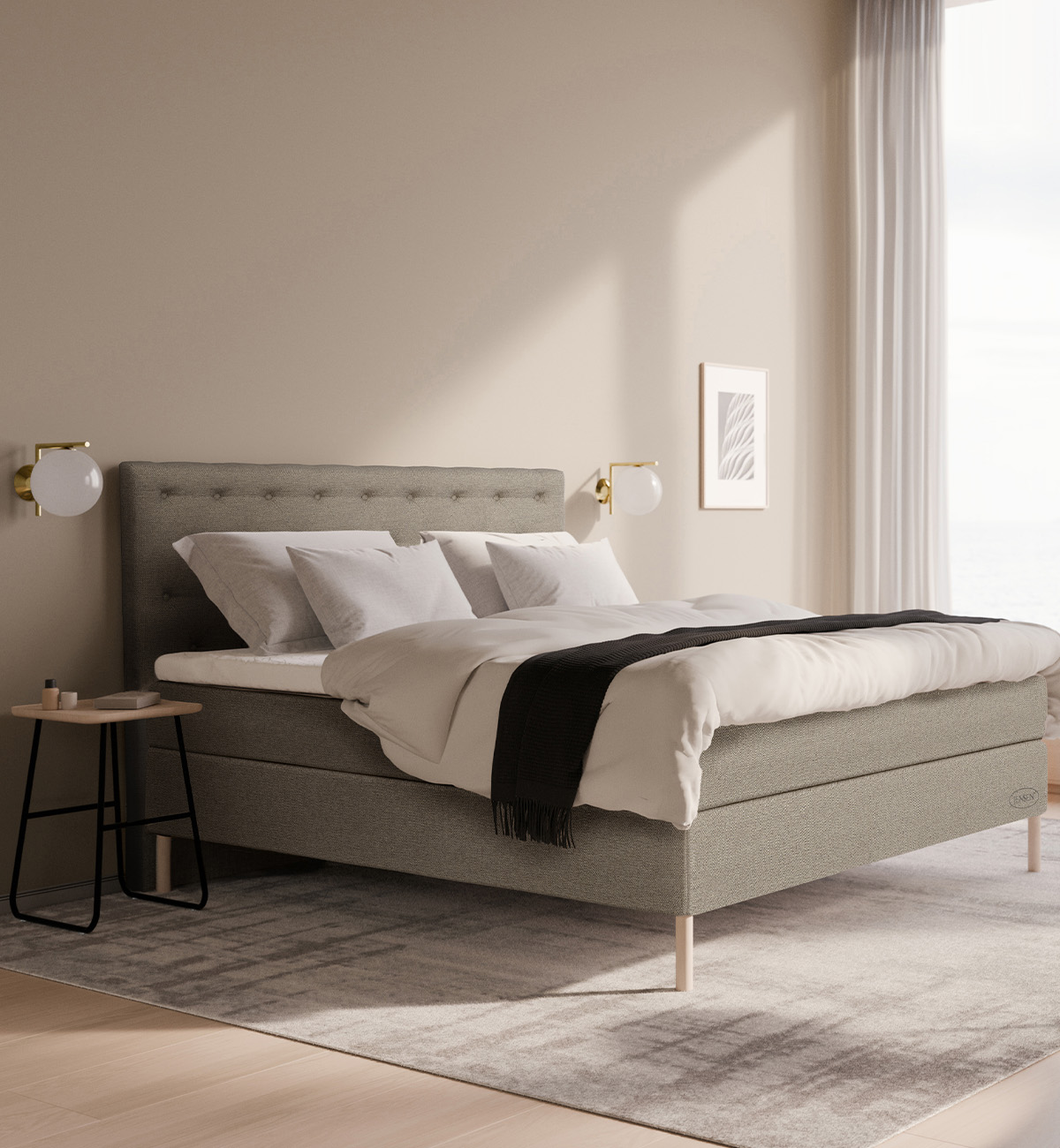 Beige säng från Jensen i ett sovrum