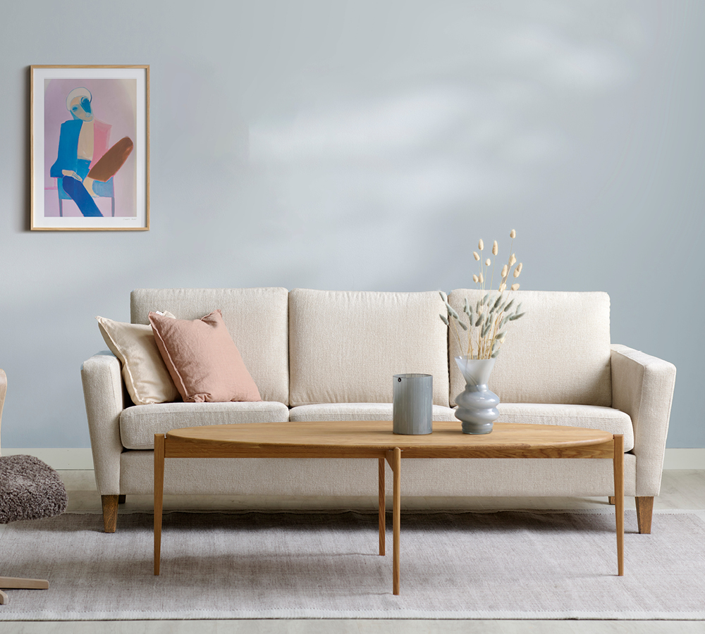 Beige soffa i blått rum