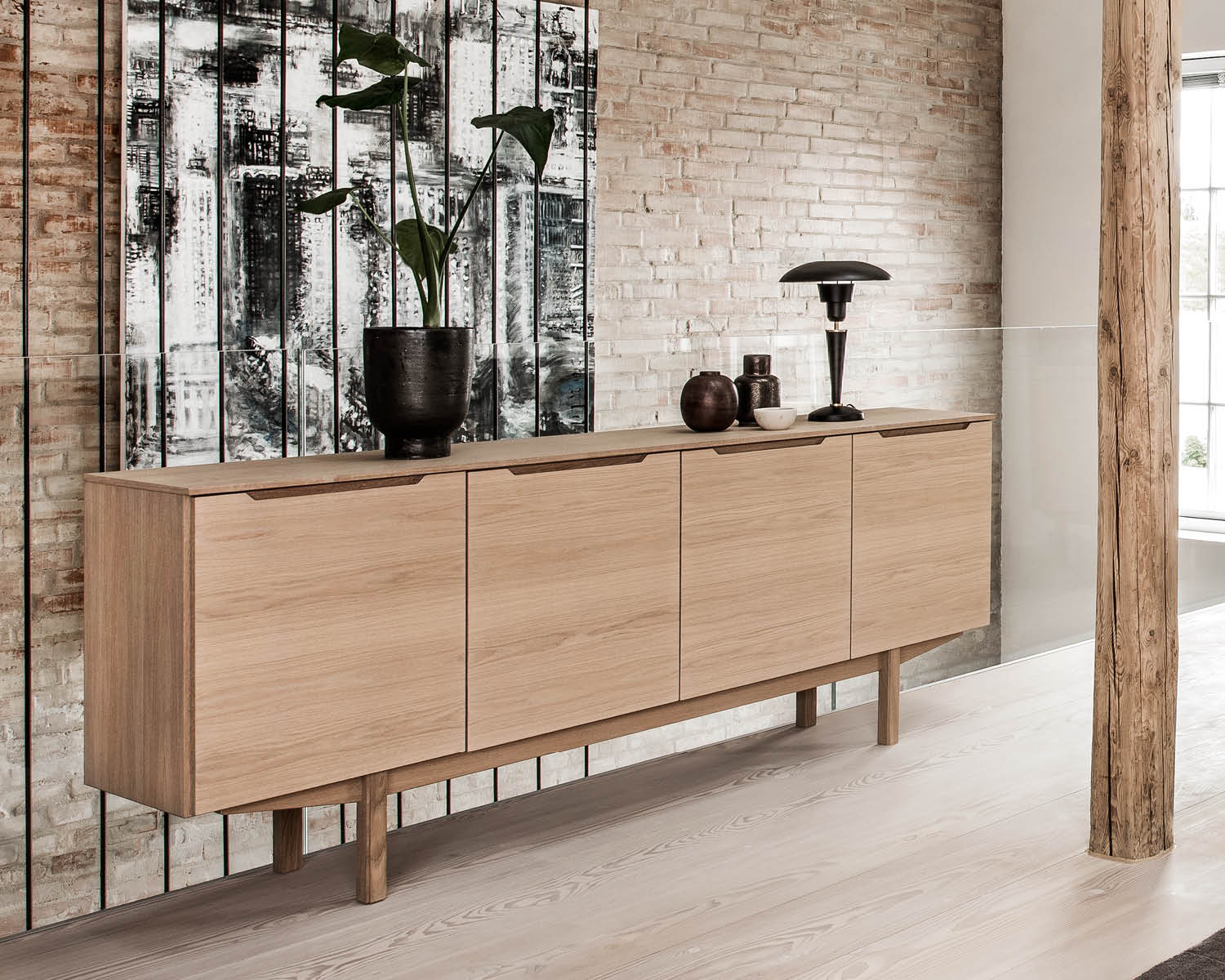 Sideboard i ek från Skovby