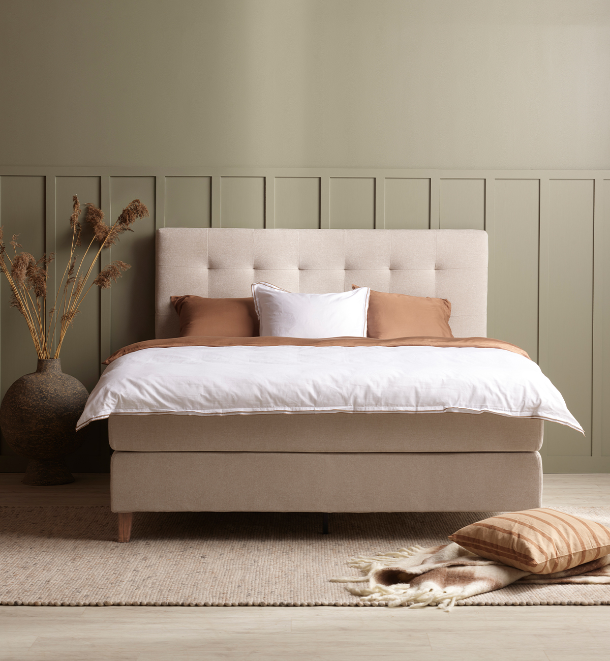 Beige säng från MOON