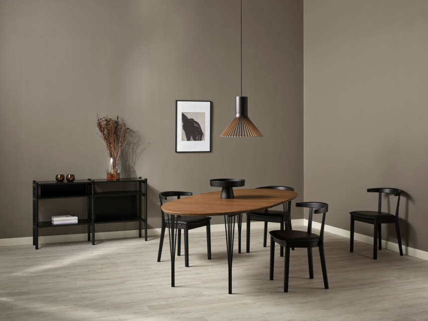 TIMELESS 07 Matbord Massiv ek Rökoljad 180x105 cm. Svartlackad metall.