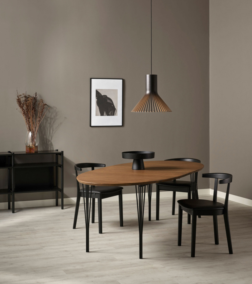 TIMELESS 07 Matbord Massiv ek Rökoljad 180x105 cm. Svartlackad metall.