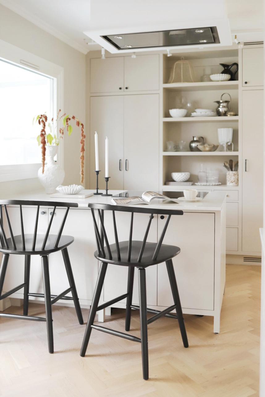 CARMEN Barstol Svart. Sitthöjd 64,5 cm.