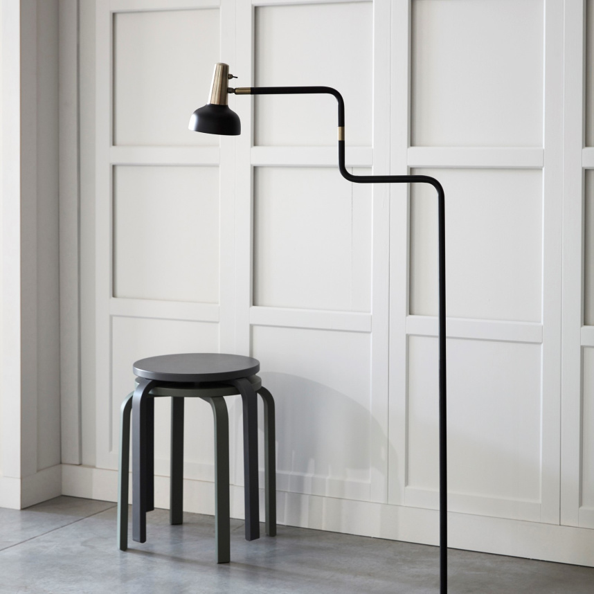 RAY Golvlampa Mattsvart