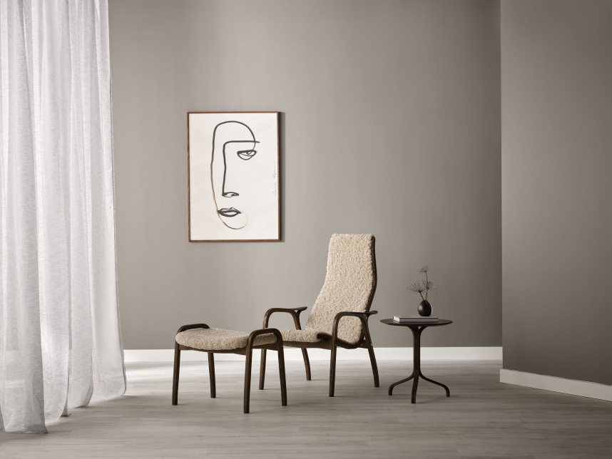 LAMINO Fåtölj inklusive pall Fårskinn Moonlight, Ek Rökoljad