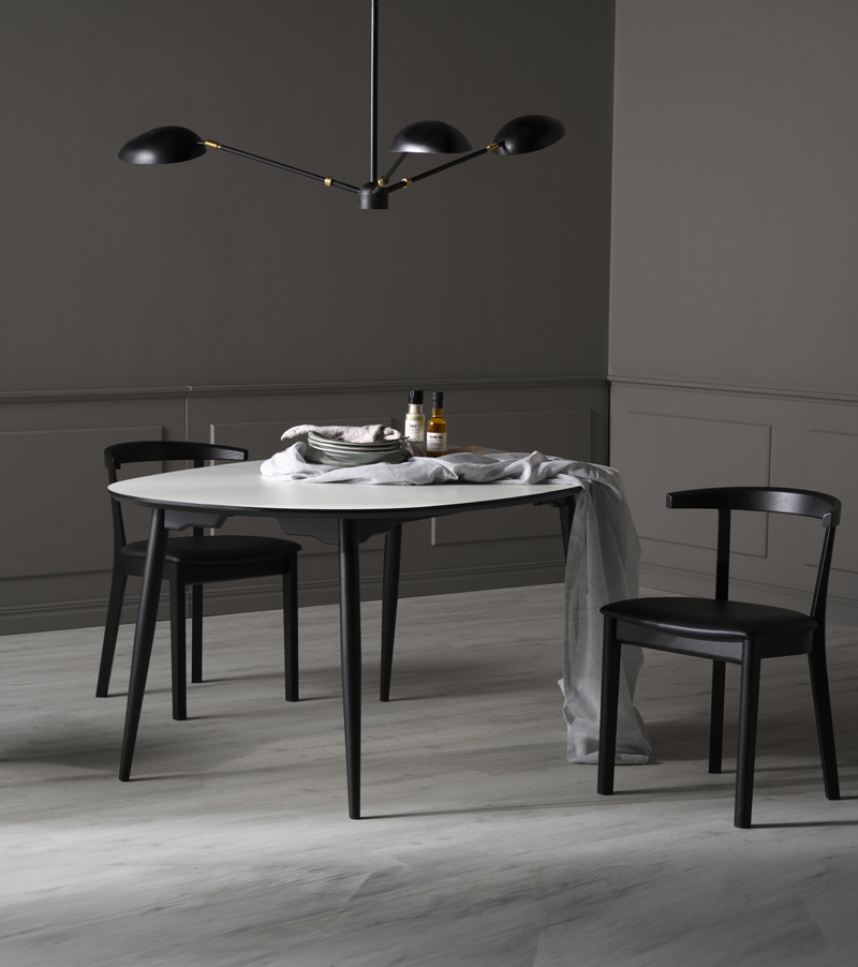 TIMELESS 01 Matbord Laminat Vit, Svart kant 160x105. Svartlackad massiv bok.