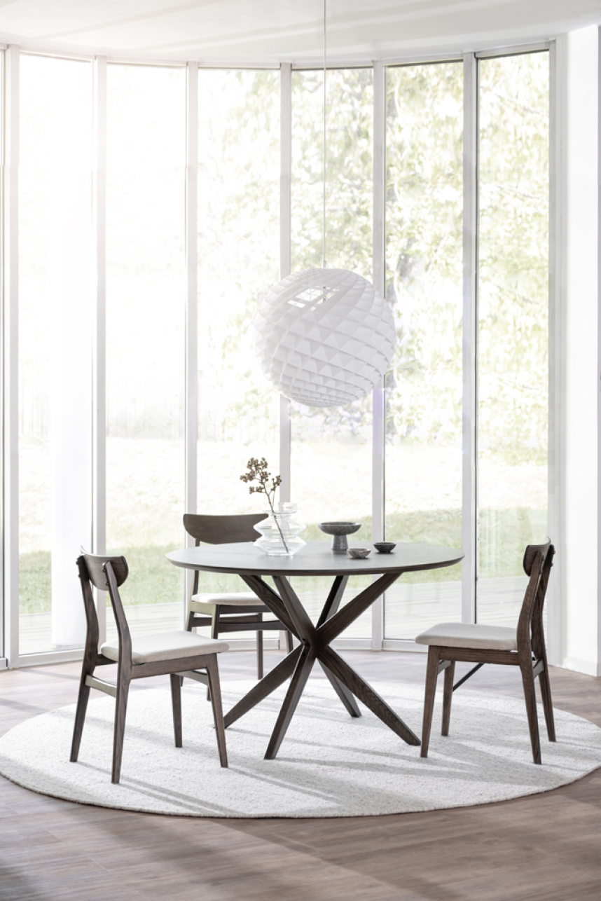 CALVERTON Matbord Massiv Ek Mörkbrun Lackad