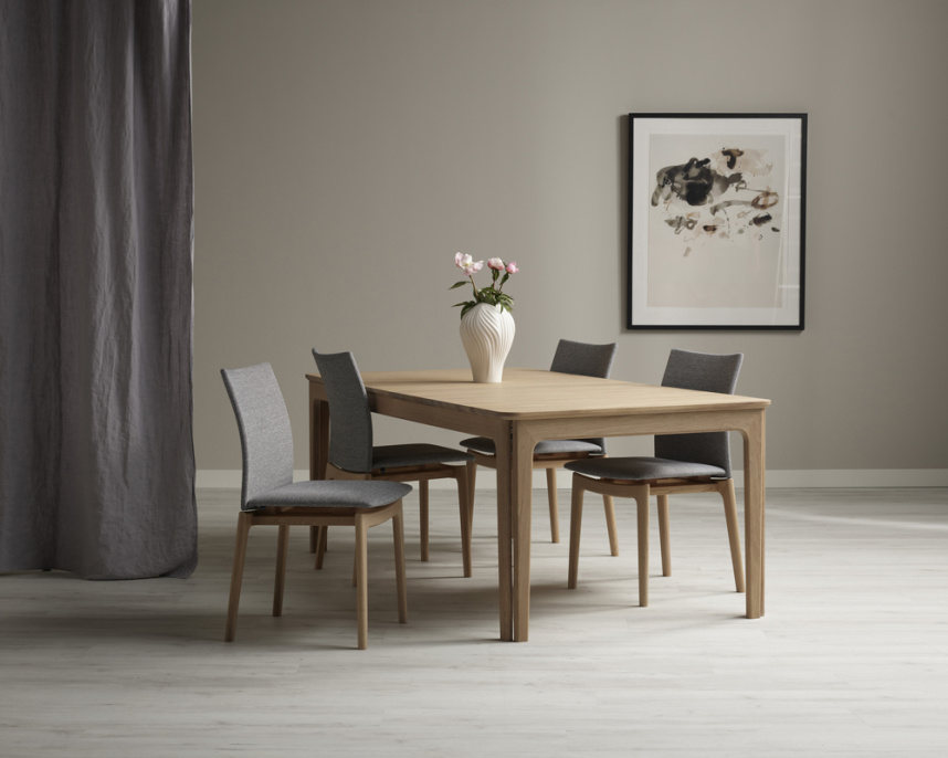 SM63 Stol Massiv ek Vitoljad Tyg Brahms Grå