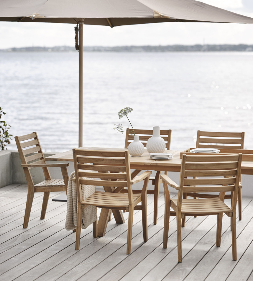 KEROS Utekarmstol Teak