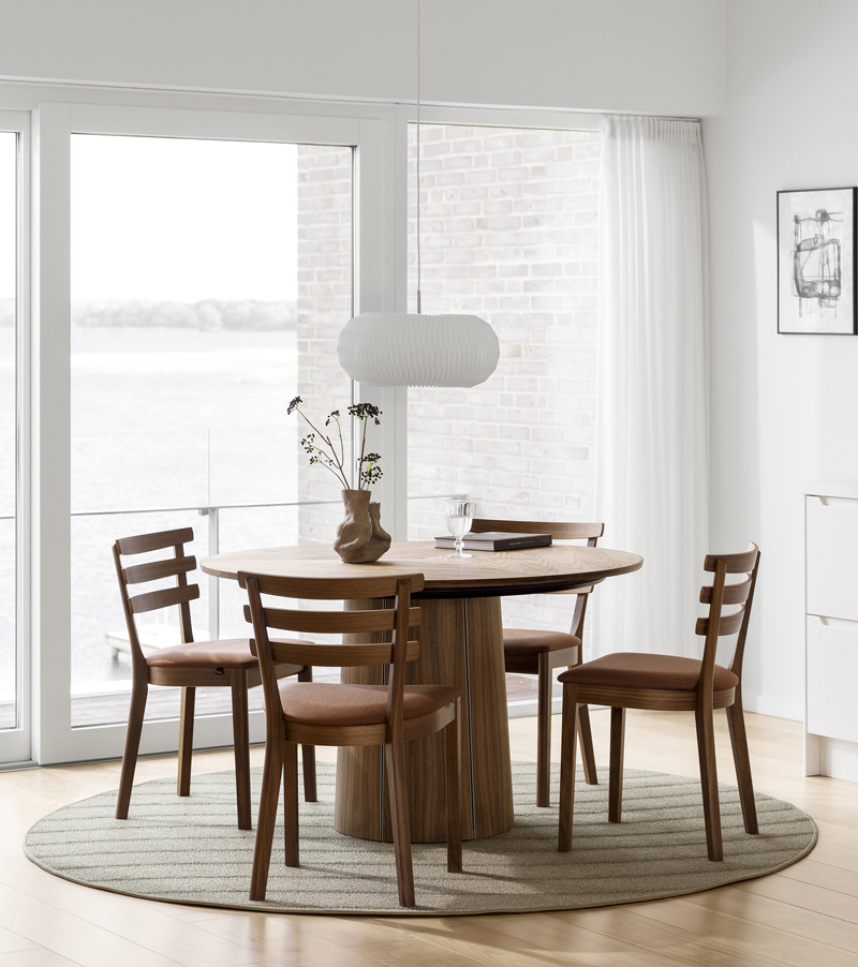 SM33 Matbord Valnötsfanér Naturoljad