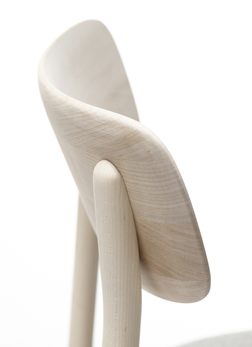 PRIMA VISTA Stol Massiv Björk Vitolja. Elmotique Svart.