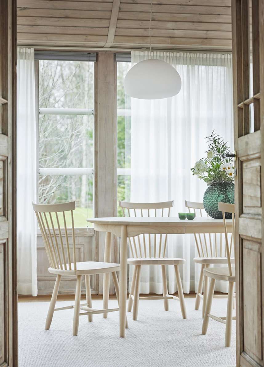 CARL Matbord Massiv björk ljus mattlack. Delbart.