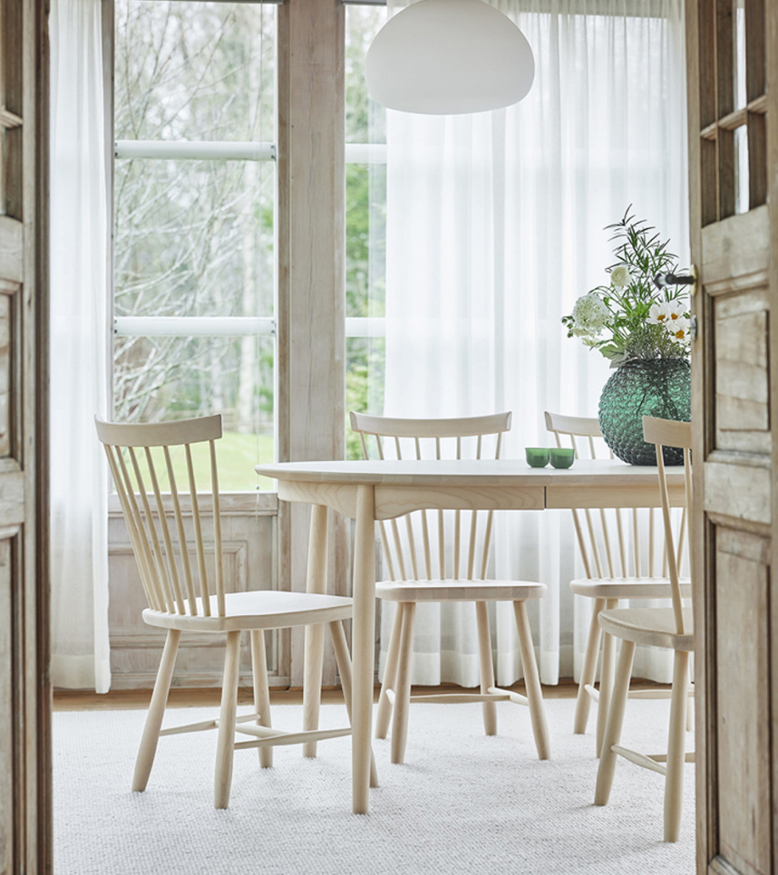 CARL Matbord Massiv björk ljus mattlack. Delbart.