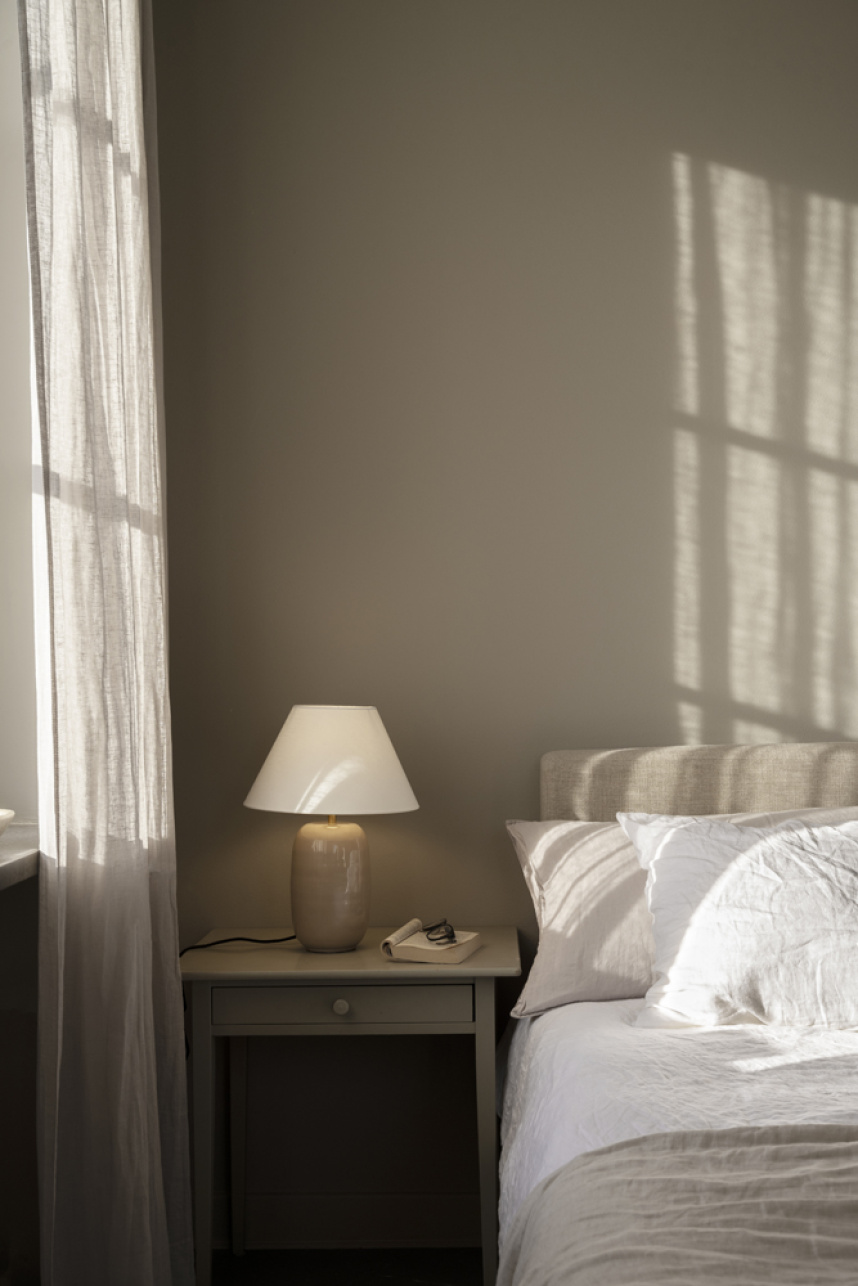 EMILY Bordslampa Beige