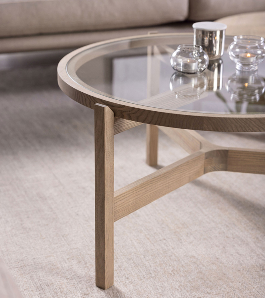 OPTIC Soffbord Massiv ek Vitoljad. Glasskiva. Ø88 x H48 cm.