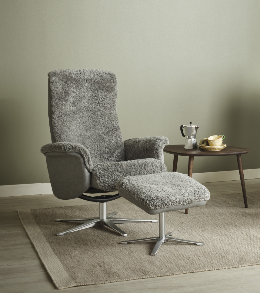 LIV Fåtölj inklusive pall Fårskinn Ljusgrå