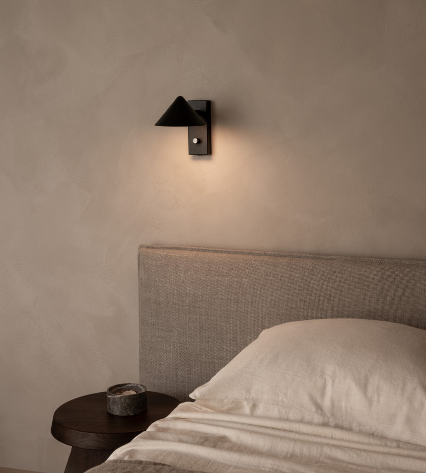KURO Vägglampa Svart