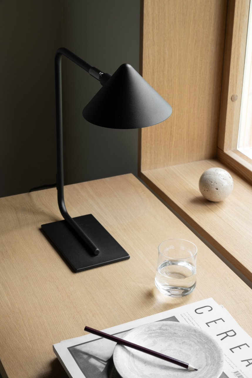 KURO Bordslampa Svart