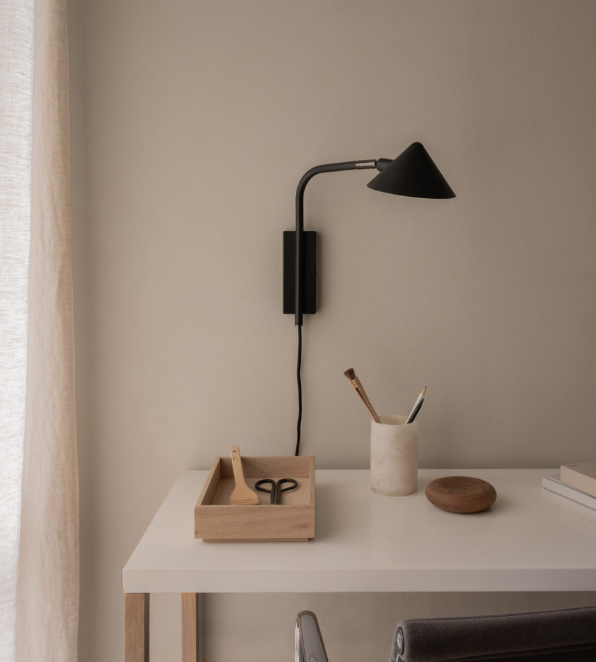 KURO Vägglampa Svart