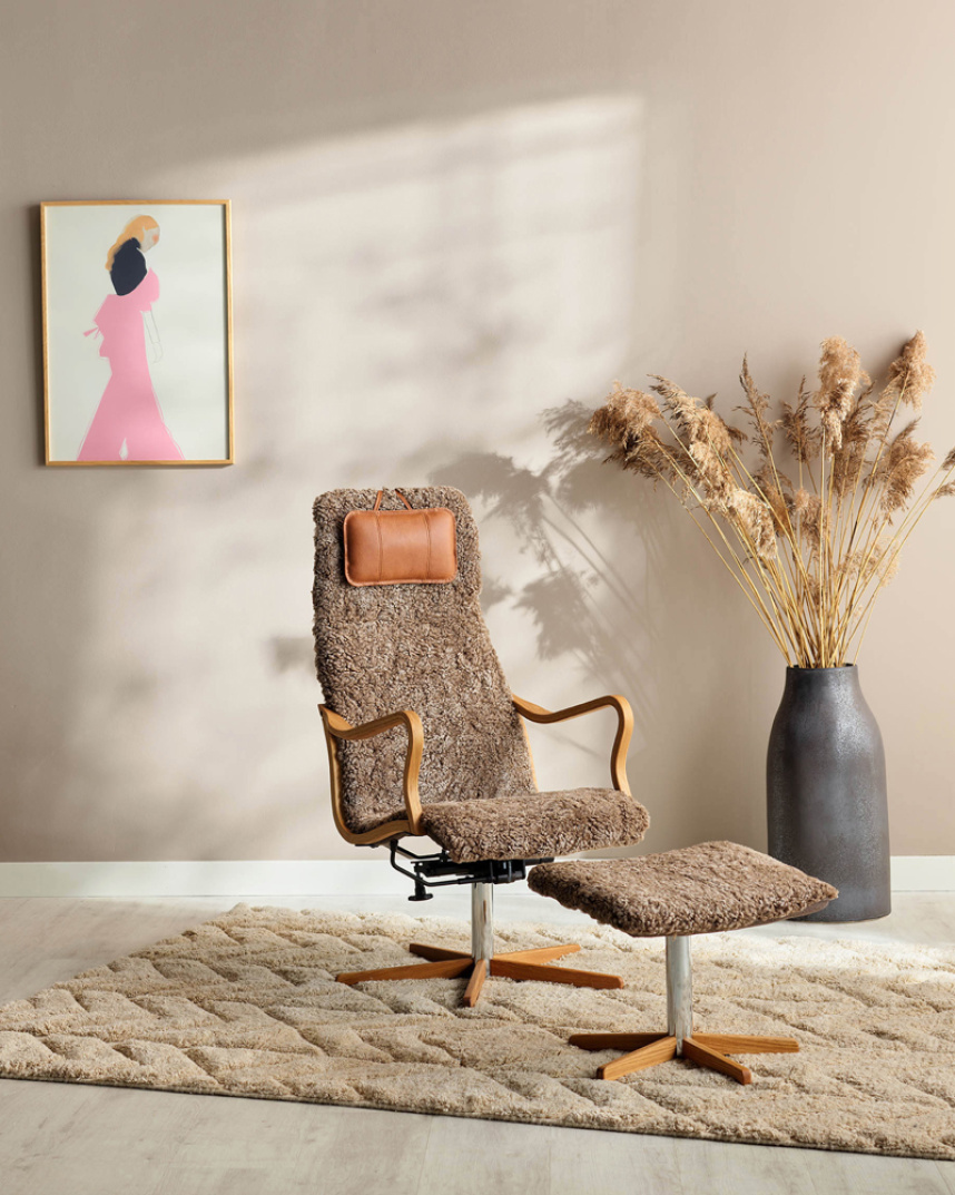 CHIC Fåtölj inklusive pall Fårskinn Skandilock Sahara. Med gungfunktion.