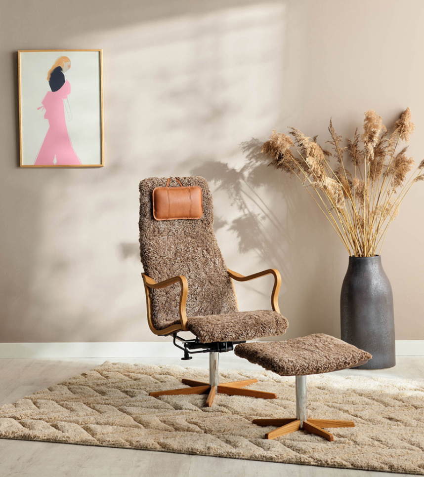 CHIC Fåtölj inklusive pall Fårskinn Skandilock Sahara. Med gungfunktion.