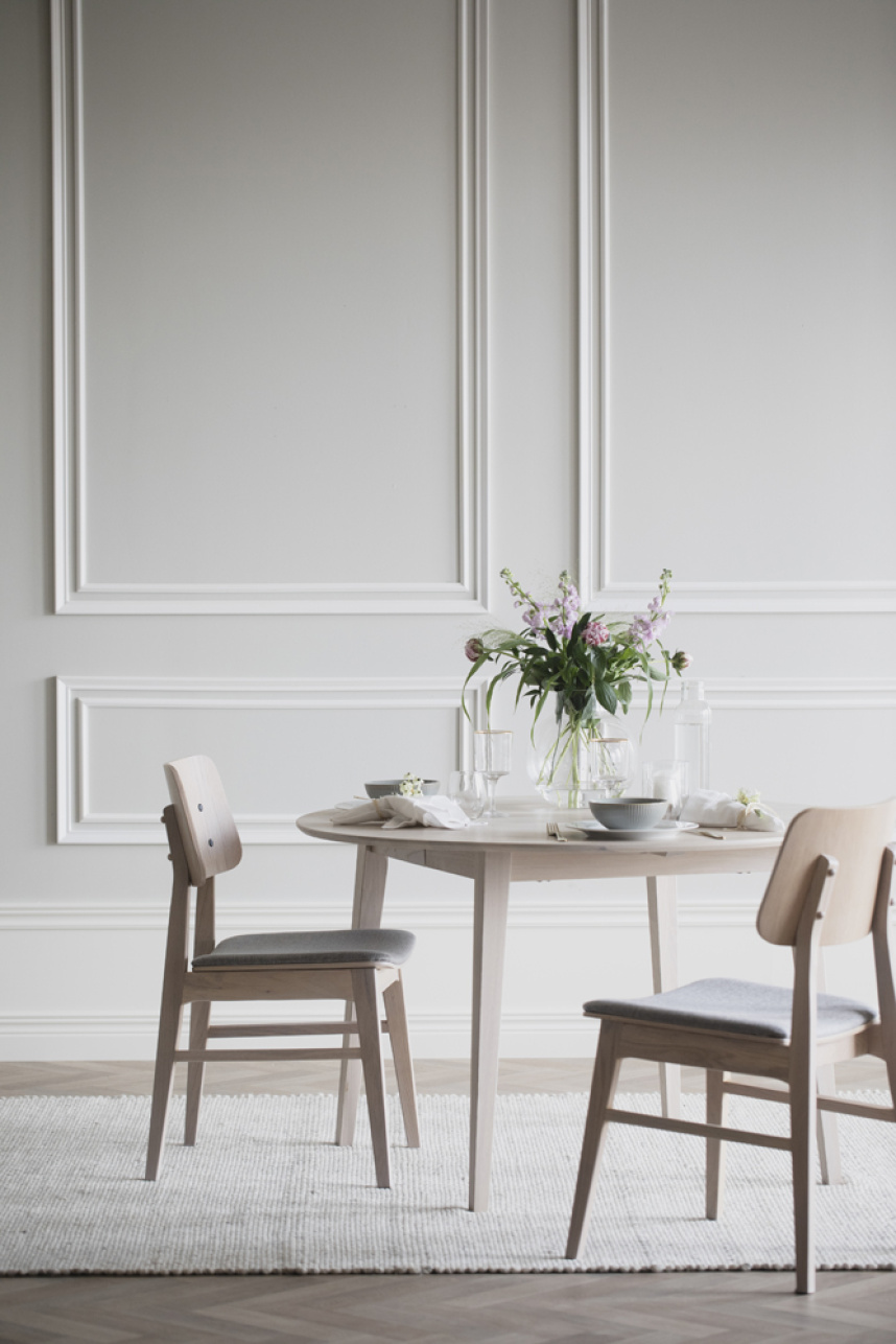 FILIPPA Matbord Massiv ek Vitpigmenterad