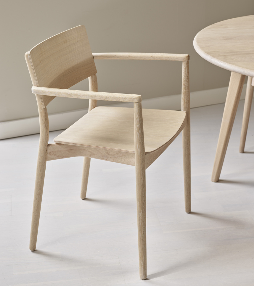 CLEAN Karmstol Massiv ek Vitoljad