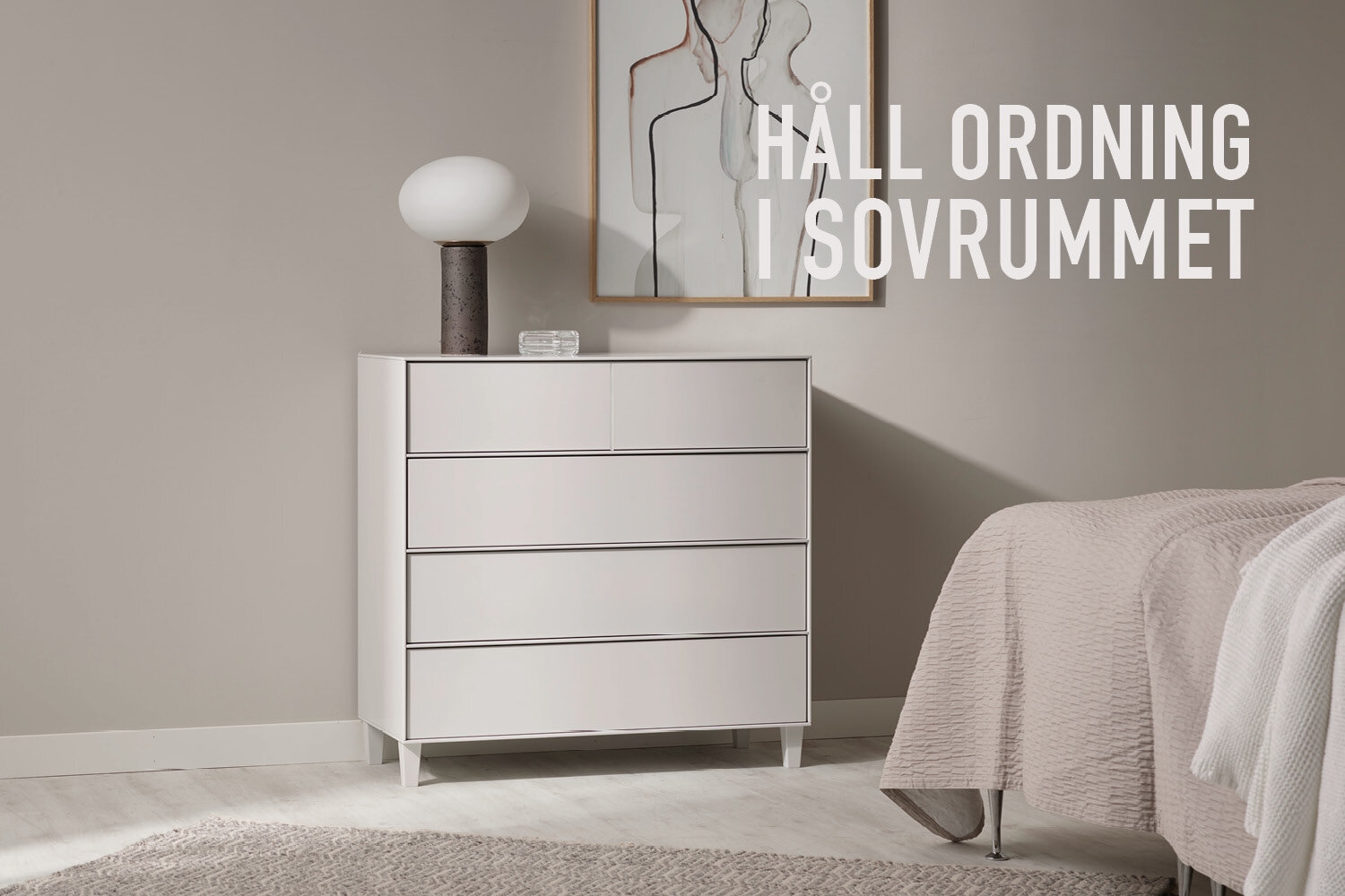 Vit byrå i sovrum