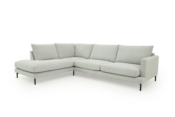 Soffa med stilfull design, i modernt tyg. En möbel som håller över tid. Soffan är både modern och tidlös, med mjuka, runda former.